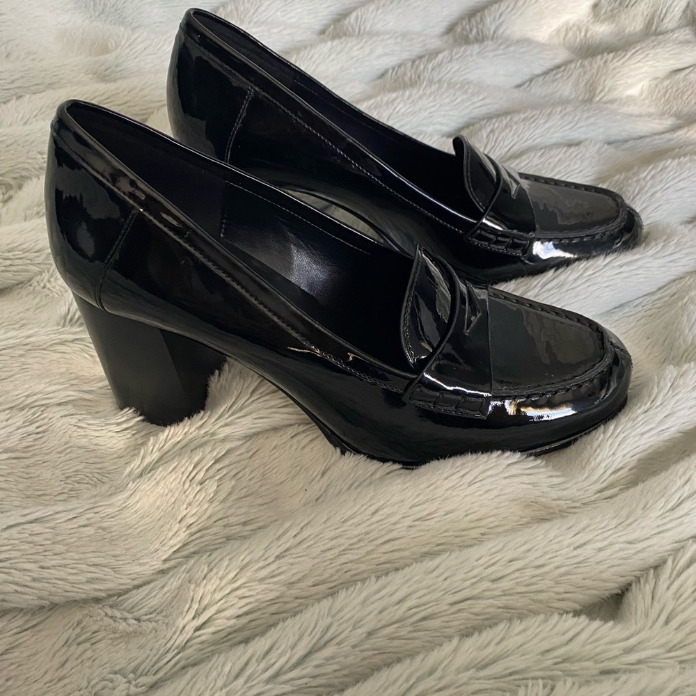 NWOT Michael Kors heeled shoes black shiney